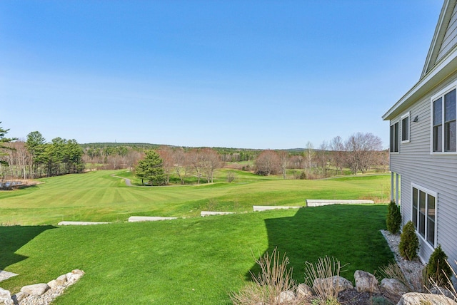 view of yard featuring golf course view