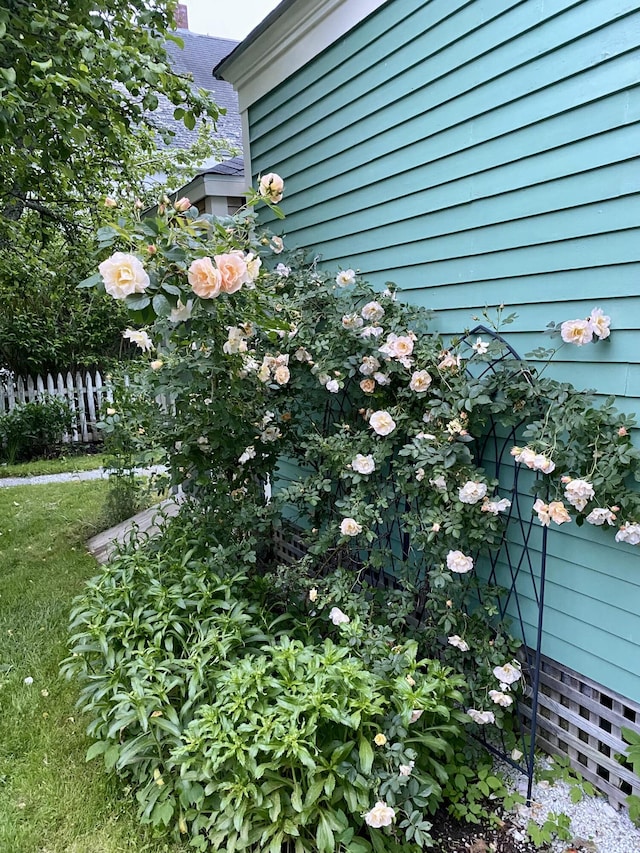 14 Water St, Vinalhaven, ME 04863 - exterior details with fence