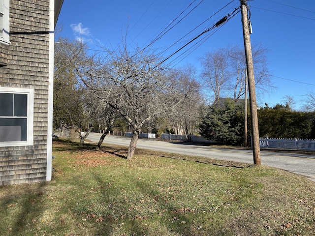 view of yard featuring fence