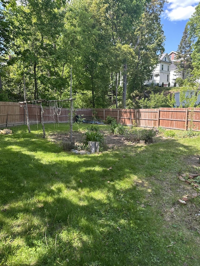 95 Sanford St, Bangor, ME 04401 - view of yard