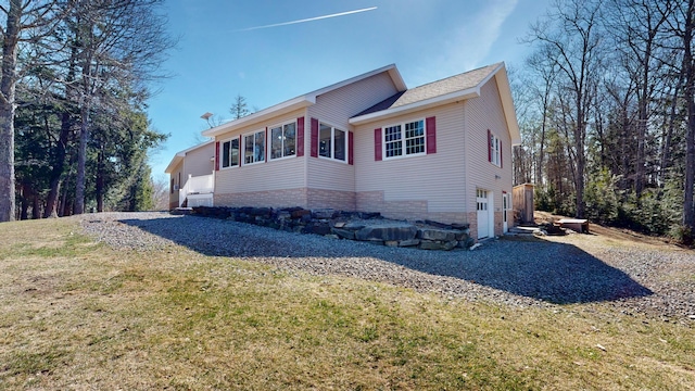 exterior space featuring a lawn