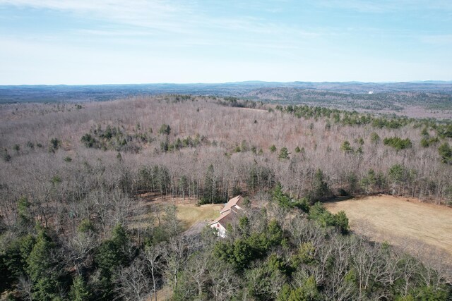 birds eye view of property featuring a forest view