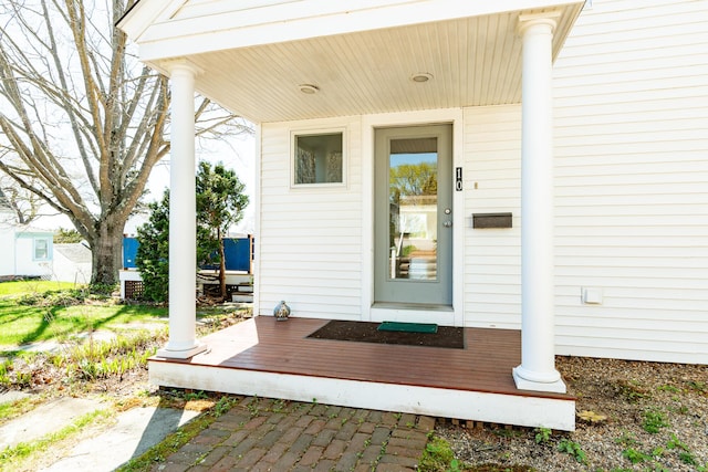 entrance to property featuring a wooden deck