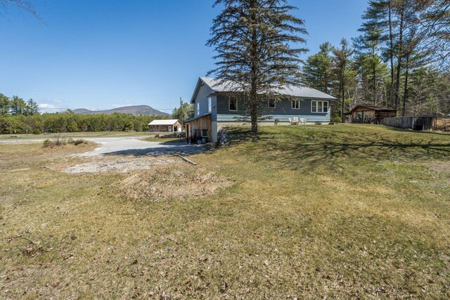 view of yard with a mountain view
