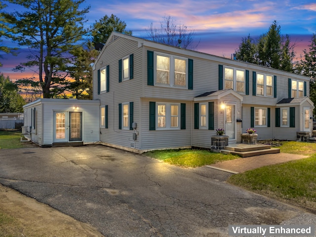 view of front of house featuring aphalt driveway