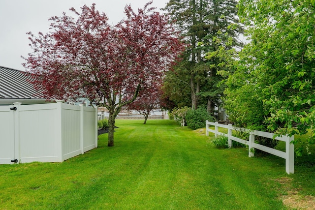 228 Atlantic Ave, Boothbay Harbor, ME 04538 - view of yard