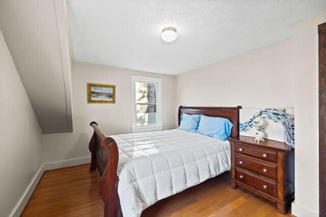 5 Paddy Creek Rd Unit 5, Kennebunkport, ME 04046 - bedroom with wood finished floors and a textured ceiling