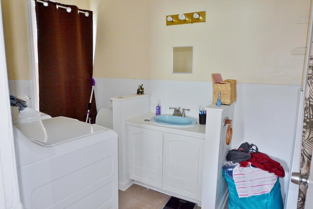 28 Cutts St, Biddeford, ME 04005 - bathroom featuring washer / dryer, vanity, and tile patterned floors