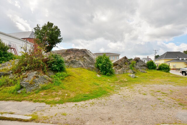 28 Cutts St, Biddeford, ME 04005 - view of yard