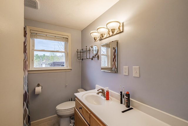 full bath with visible vents, baseboards, toilet, and vanity