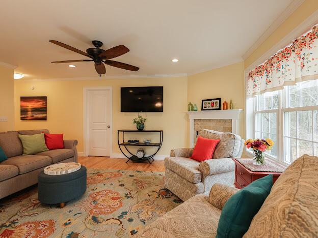 14 Connor Dr Unit 14, Gorham, ME 04038 - living area with ceiling fan, crown molding, wood finished floors, baseboards, and recessed lighting