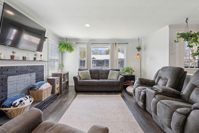 living area featuring baseboards, recessed lighting, ornamental molding, and dark wood-type flooring