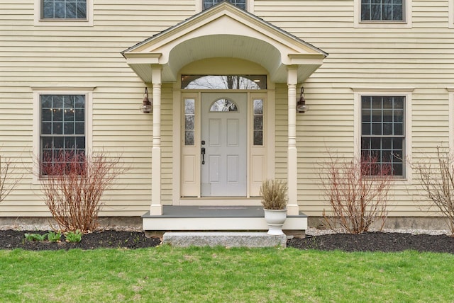 entrance to property featuring a yard