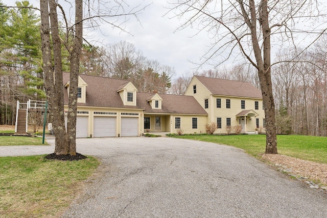 view of front facade featuring a garage, a shingled roof, a front yard, and aphalt driveway