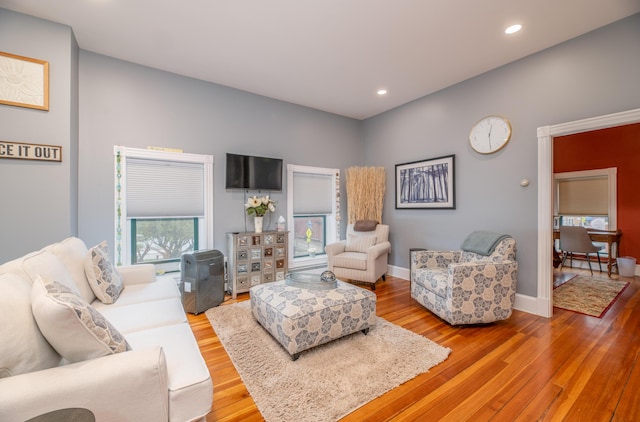 living area featuring recessed lighting, wood finished floors, and baseboards