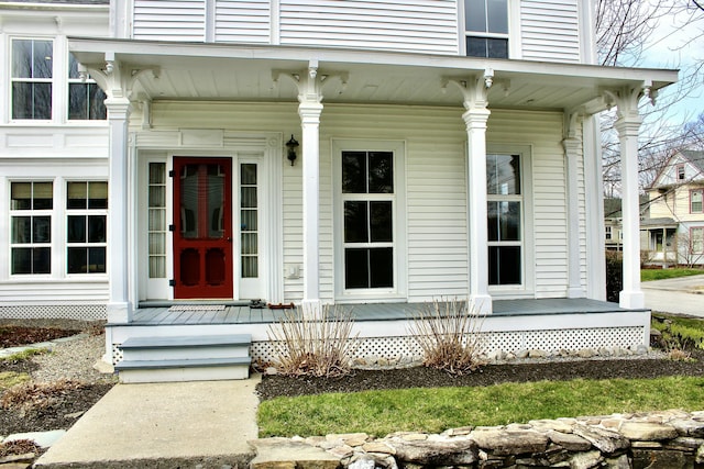 entrance to property featuring a porch