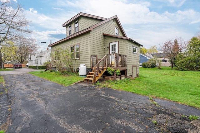 30 Munroe St, Bangor, ME 04401 - view of front of house with a front lawn