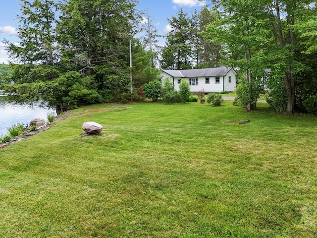 view of yard featuring a water view