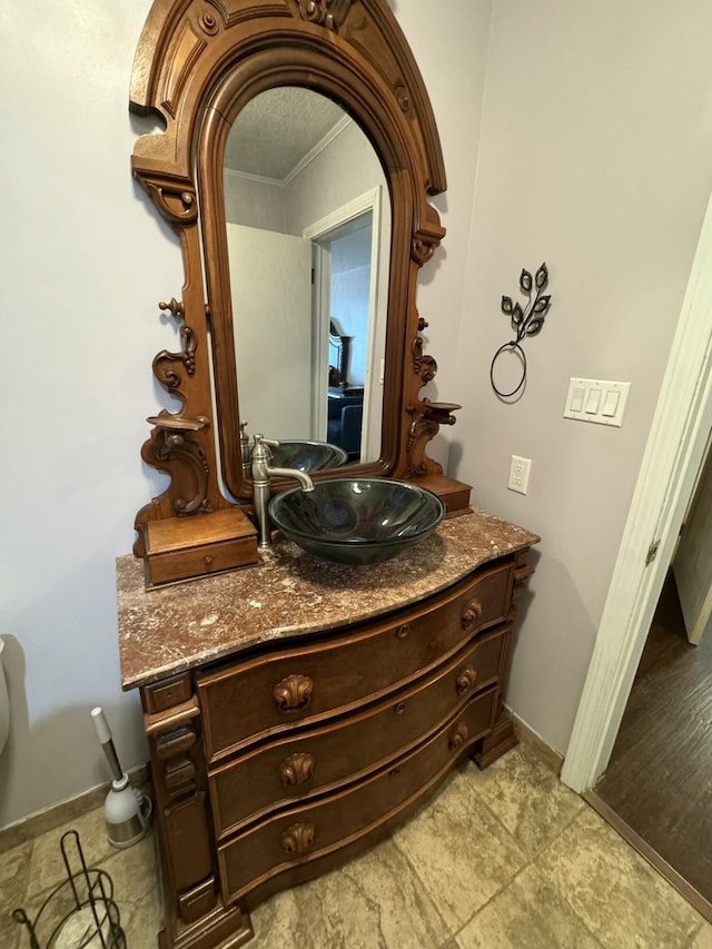 interior details with vanity, arched walkways, and ornamental molding