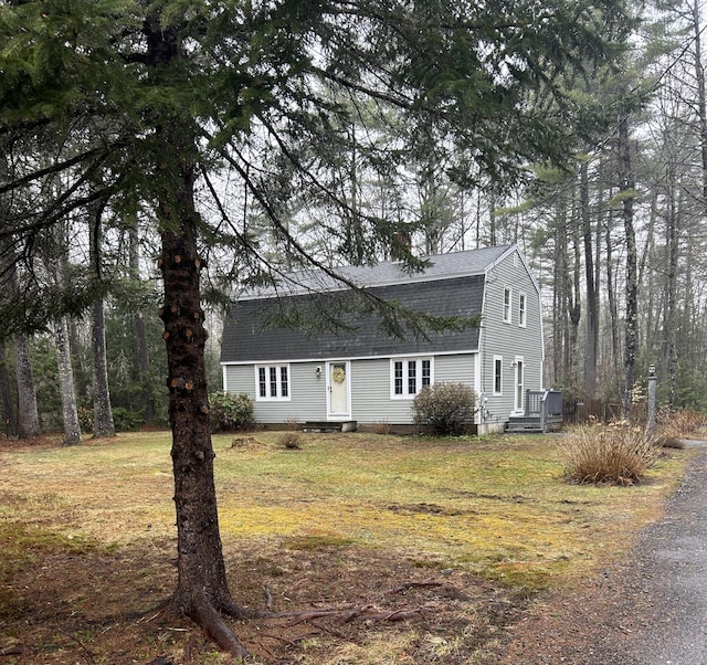 7 Kathryn St, Gorham, ME 04038 - dutch colonial with a shingled roof