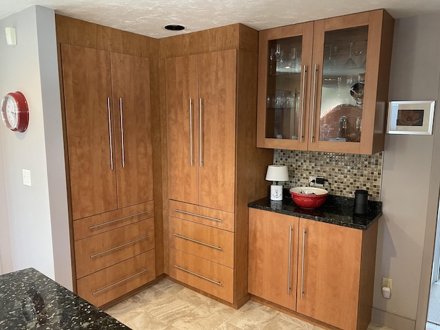 16 Howard Ave Unit 16, Wells, ME 04090 - bar with tasteful backsplash