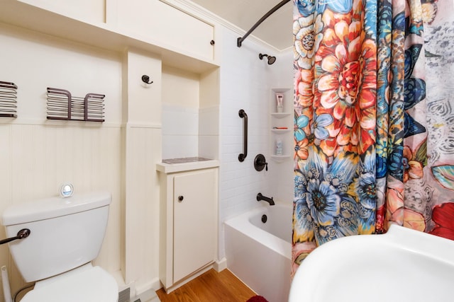 550 Ohio St, Bangor, ME 04401 - full bathroom with visible vents, shower / tub combo with curtain, ornamental molding, wood finished floors, and toilet