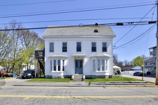 view of front of property featuring a shingled roof