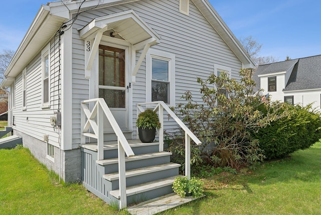 33 Weymouth St, Brunswick, ME 04011 - view of front of home with a front lawn