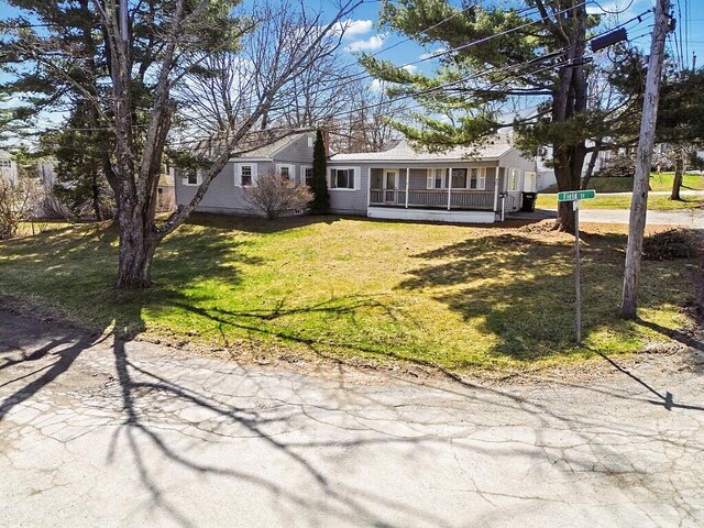 10 Field St, Bangor, ME 04401 - view of front of property with a porch and a front lawn