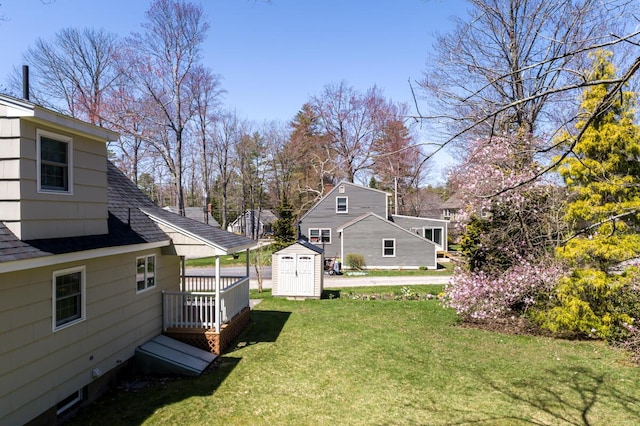 view of yard featuring an outdoor structure and a shed