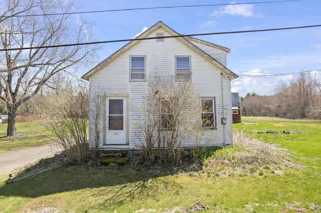 exterior space featuring a front yard