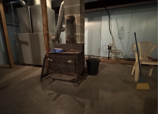 view of unfinished basement