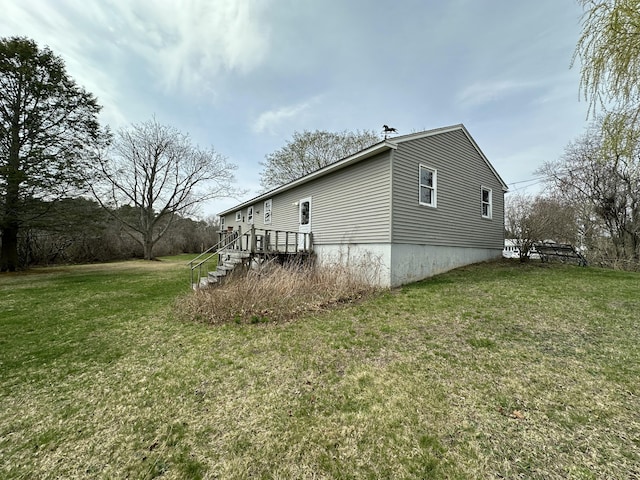 view of side of property featuring a yard