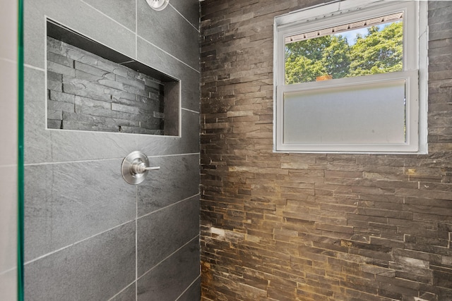 bathroom featuring tiled shower