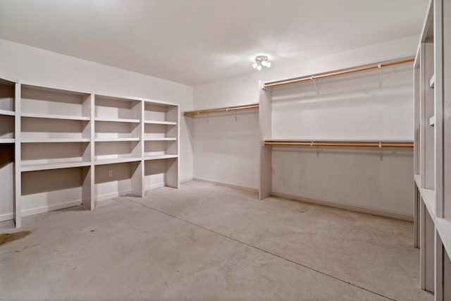 view of spacious closet