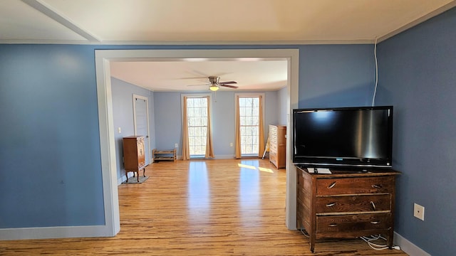 living area with ceiling fan, light wood-type flooring, and baseboards