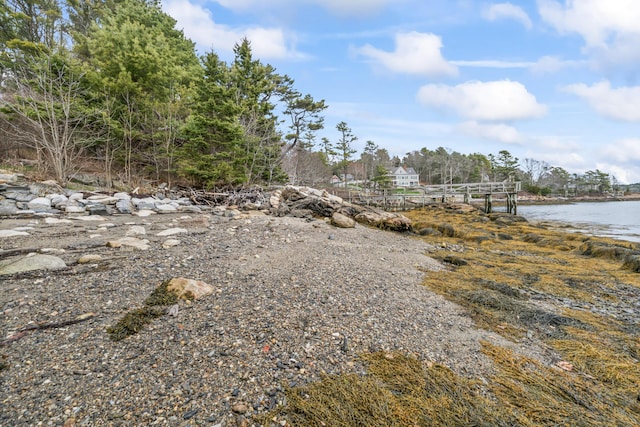 view of yard featuring a water view