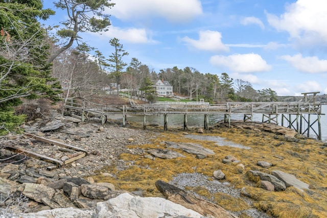 view of yard featuring a water view