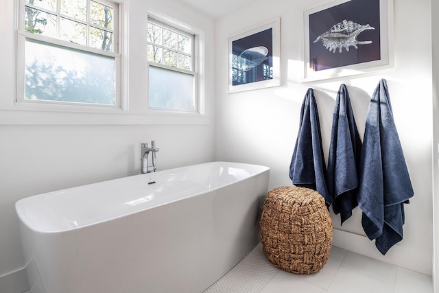 full bathroom featuring a soaking tub