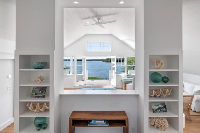 details with recessed lighting, built in shelves, and a ceiling fan