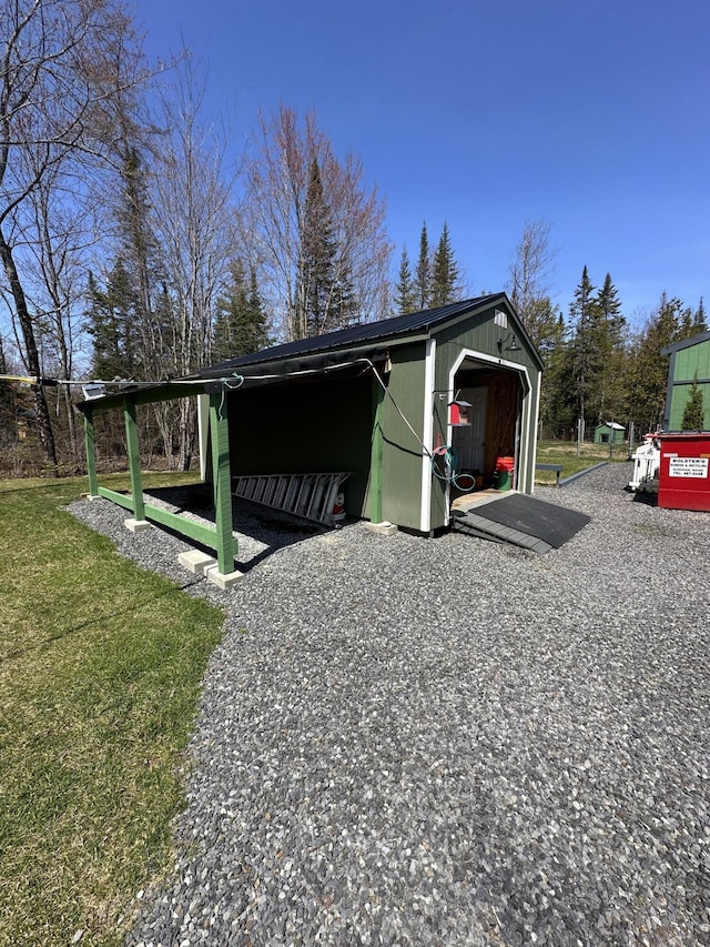 view of outdoor structure featuring an outdoor structure
