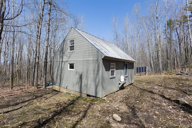 view of side of home featuring an outdoor structure