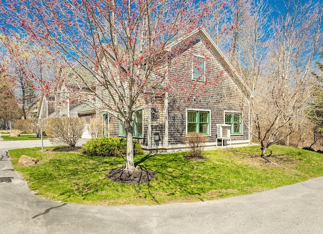 view of front of home with a front lawn