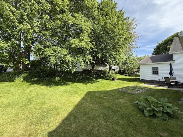 96 Rideout Ave, Lewiston, ME 04240 - view of green lawn