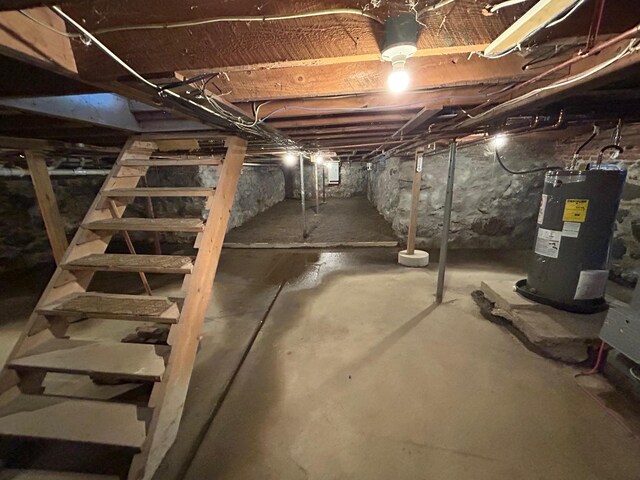 unfinished below grade area featuring electric water heater