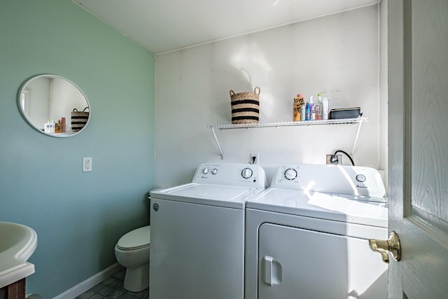 laundry room with independent washer and dryer and baseboards