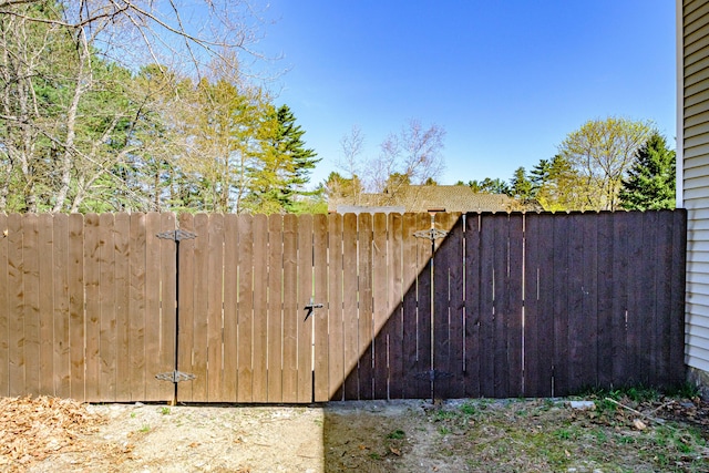 gate featuring fence