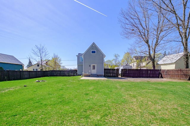 view of yard featuring a patio