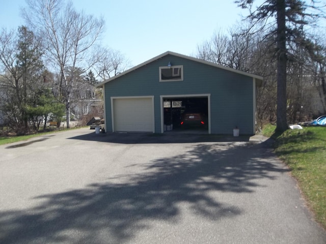 view of detached garage
