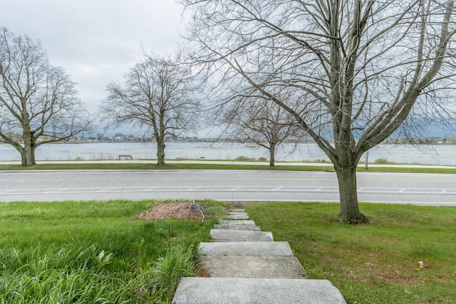 view of yard featuring a water view
